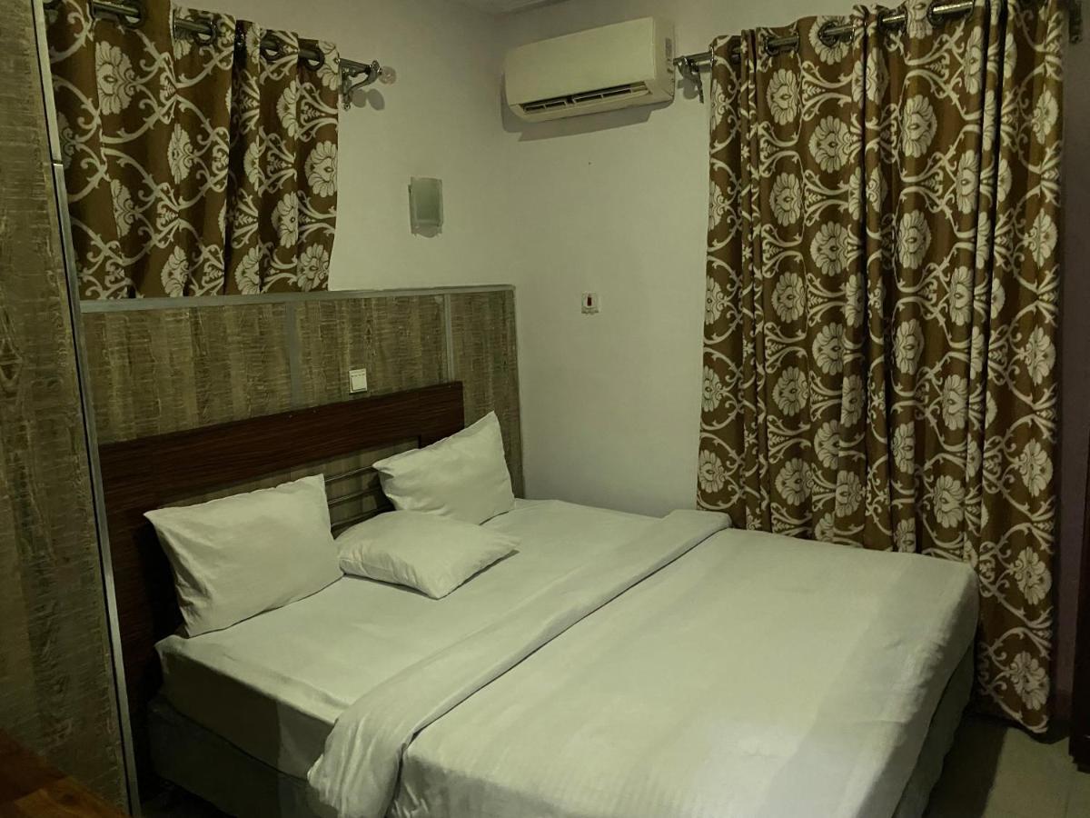 Villa Palazzo Hotel And Apartments Ikeja Bagian luar foto